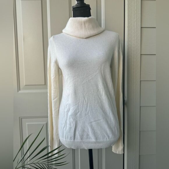 J. Crew Sweaters - J.Crew Women’s Ivory Turtleneck Sweater Sz M Merino Angora Cashmere Blend Cozy